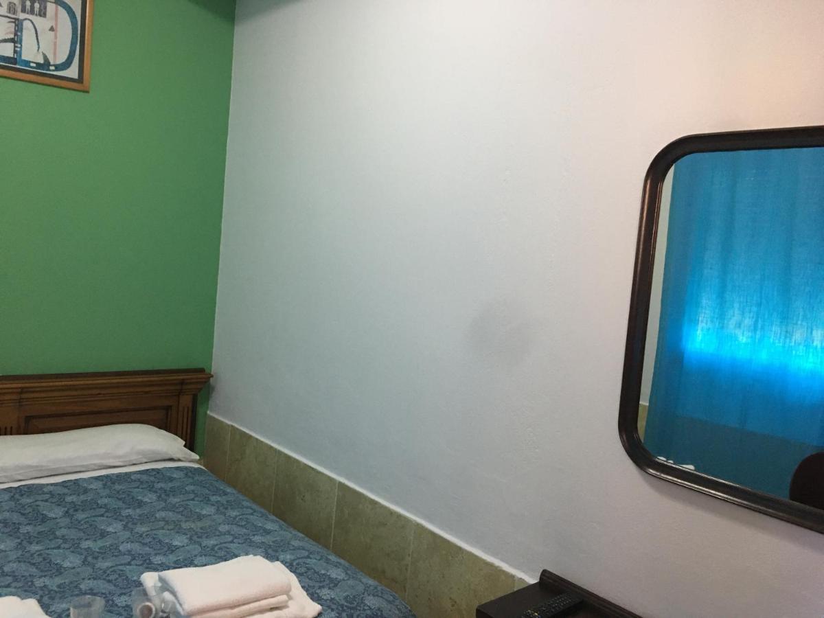 Hostal O Labrador Hotel O Hospital ภายนอก รูปภาพ